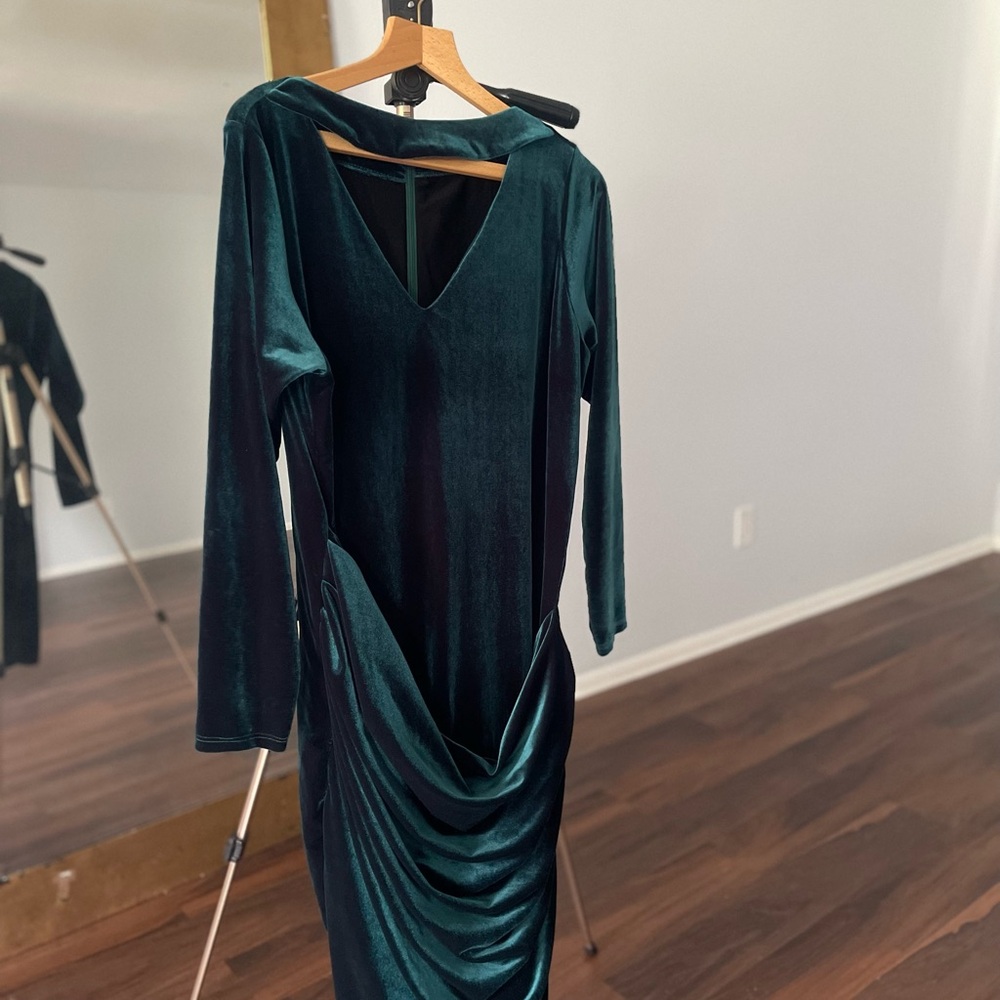 Long-sleeved Bodycon Emerald Green Velvet Plus-Size Dress